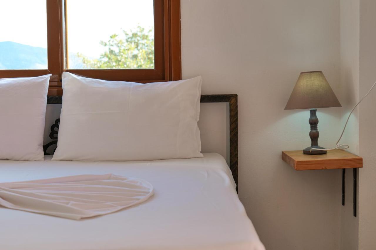 John'S Guesthouse Ksamil Extérieur photo