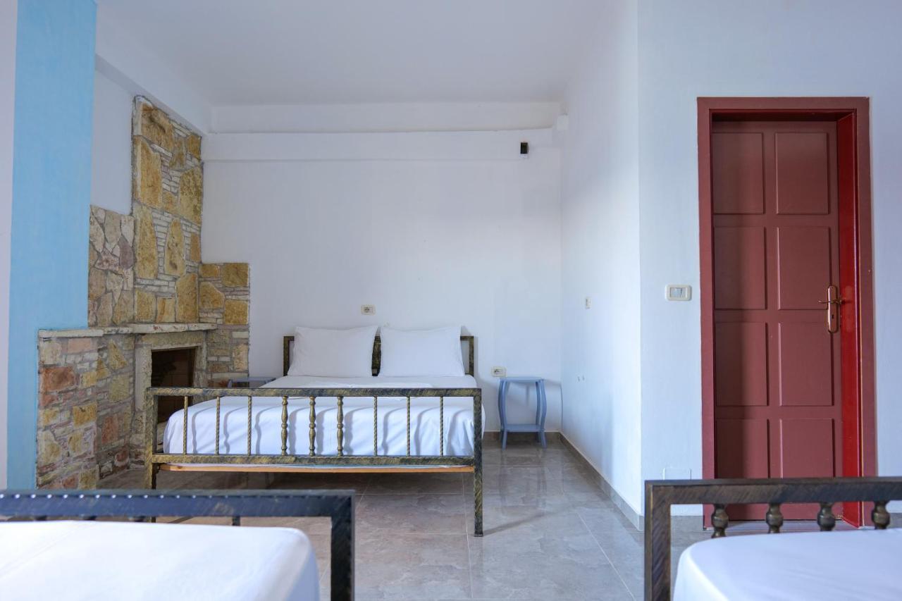 John'S Guesthouse Ksamil Extérieur photo