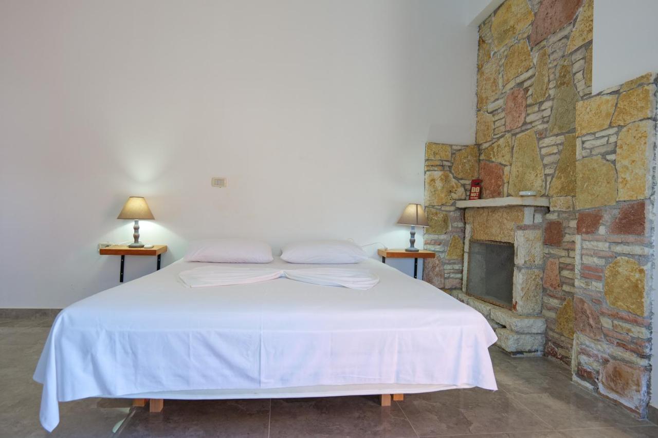 John'S Guesthouse Ksamil Extérieur photo