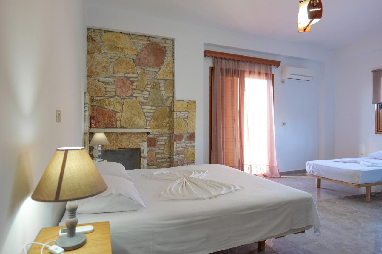 John'S Guesthouse Ksamil Extérieur photo