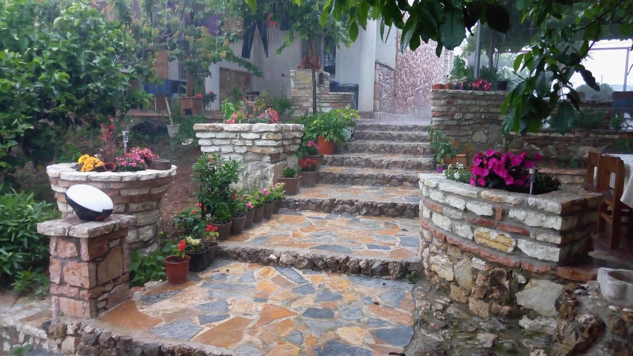 John'S Guesthouse Ksamil Extérieur photo